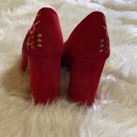 Heels - Picture 3 of 4